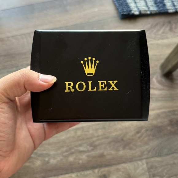 Rolex Perpetual Oyster Diamond Bezel - Picture 5 of 5